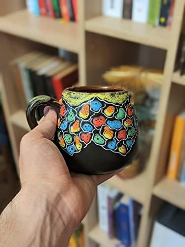 Кафеена чаша от керамика Cupscho с разноцветни камъни (14,5 течни унции)