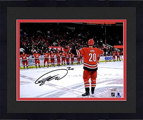 Снимка в рамка Себастиан Ajo Каролина хърикейнс с автограф 8 x 10 В чест на storm скок - Снимки на НХЛ с автограф