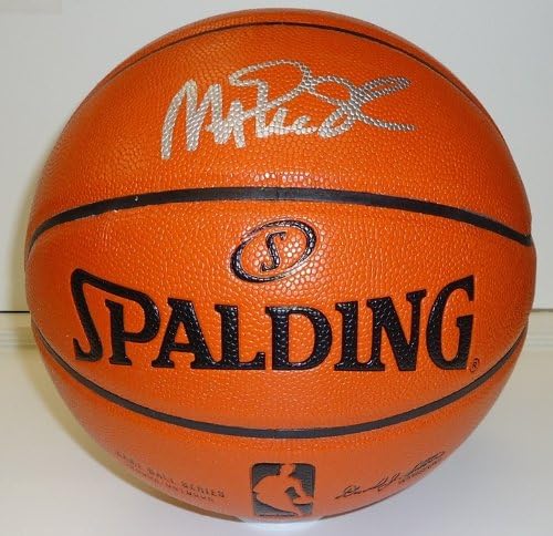 Баскетбол с автограф Мэджика Джонсън - Вход-изход в Сполдинг